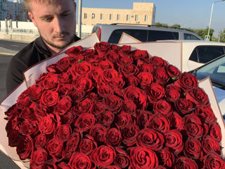 51 trandafiri 750 lei.                                          101 trandafiri 999 lei. foto 2