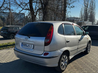 Nissan Almera Tino foto 2