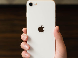 Apple IPhone SE (2020) 64Gb White Reused