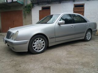 Mercedes E Class foto 1