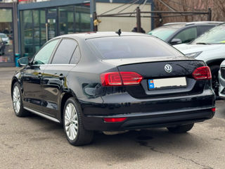 Volkswagen Jetta foto 8