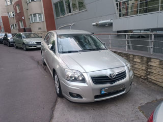 Toyota Avensis foto 2