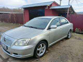 Toyota Avensis foto 2