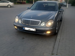 Mercedes E-Class foto 2