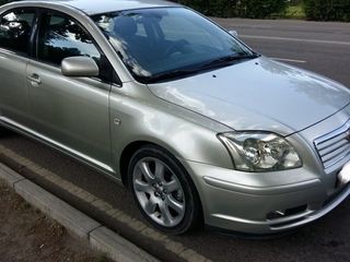 Toyota Avensis foto 1