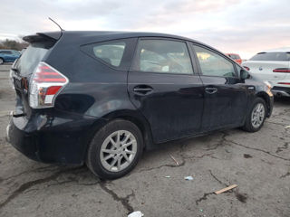 Toyota Prius v foto 3