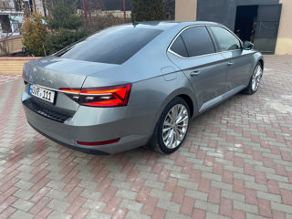 Skoda Superb foto 2