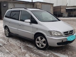 Opel Zafira foto 1