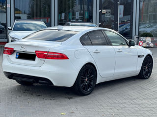 Jaguar XE foto 4