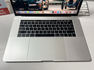 MacBook Pro 15, 2018/ 6 X core i7/ 16gb Ram/ 256gb SSD/ Pro 560X 4gb (În Rate cu 0%) foto 3