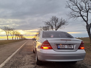 Mercedes C-Class foto 9