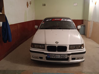 BMW 3 Series foto 2