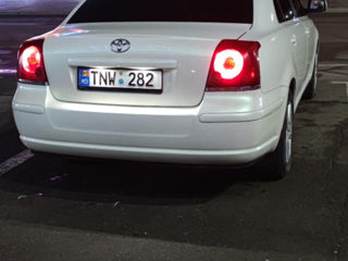 Toyota Avensis foto 3