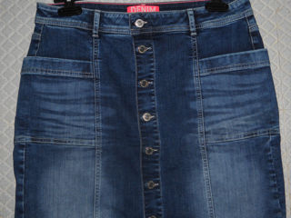продам новую, джинсовую-стрейчивую  юбку с застёжкой на пуговицах длина 50 см.размер : L  за 200 лей