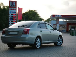 Toyota Avensis foto 5