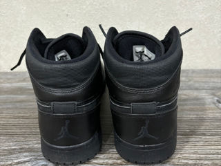 Продаю кроссовки Nike Air Jordan 1 mid black foto 2