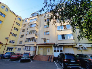 Apartament cu 4 camere, 97 m², Buiucani, Chișinău foto 1