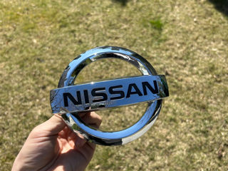 Logo-ul grilei frontale Nissan foto 0