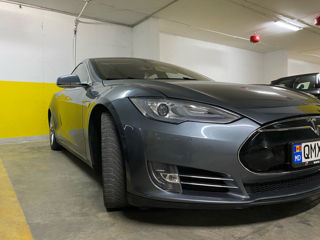 Tesla Model S foto 1