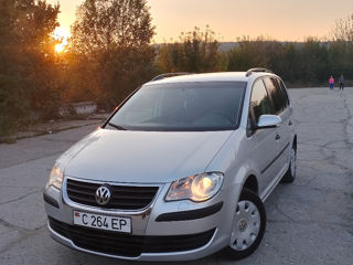 Volkswagen Touran foto 2