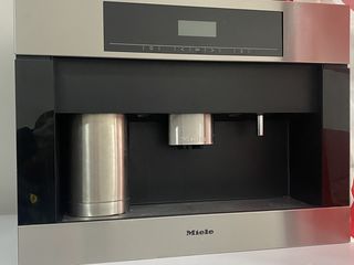 Кофемашина встраиваемая Miele CVA 4060.