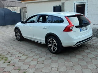 Volvo V60 Cross Country foto 2