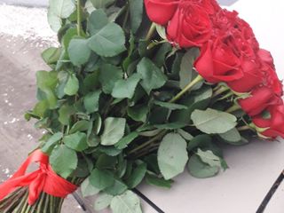 Розы  и другие цветы в ассортименте по доступным ценам от foto 9