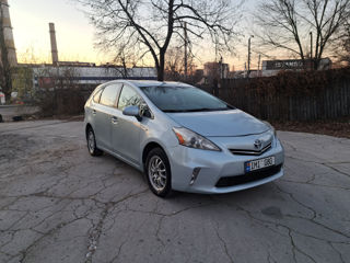 Toyota Prius v foto 6