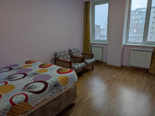 Apartament cu 2 camere, 70 m², Centru, Chișinău foto 4