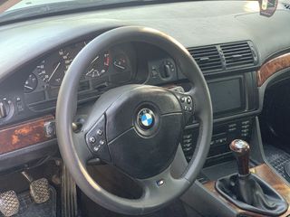 BMW 5 Series foto 10