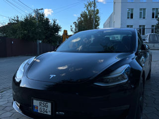 Tesla Model 3 foto 1