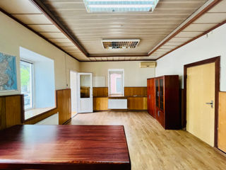 Camere separate (130m2) de inchiriat intr-o cladire de birouri, in centru, str. A. Sciusev- B.Bodoni