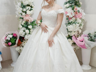 Продам Свадебное, не венчаное и очень пышное  платье