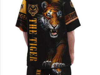 Urgent. Costum, tricou și pantaloni scurți. Mărimea L. Nou. foto 2