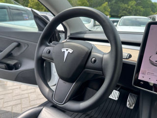 Tesla Model 3 foto 11