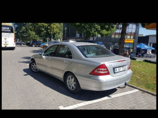 Mercedes C-Class foto 3