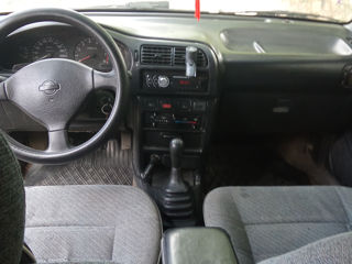 Nissan Sunny foto 6