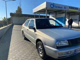 Volkswagen Vento foto 4