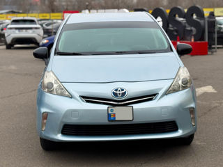 Toyota Prius v foto 4