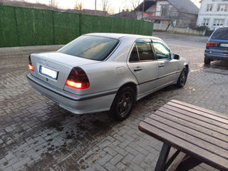 Mercedes C-Class foto 3