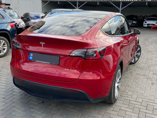 Tesla Model Y foto 5