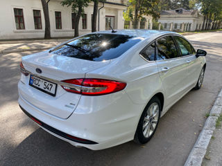 Ford Fusion foto 2