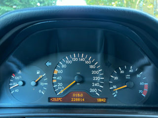 Mercedes E-Class фото 6