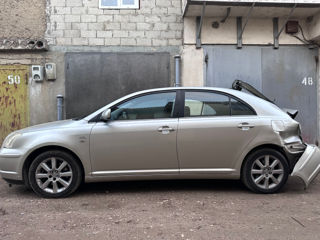 Toyota Avensis foto 4