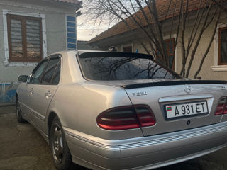 Mercedes E-Class foto 4