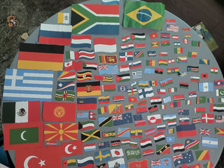 Флаги из бумаги разных стран.