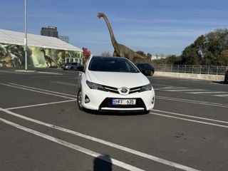 Toyota auris liber spre chirie