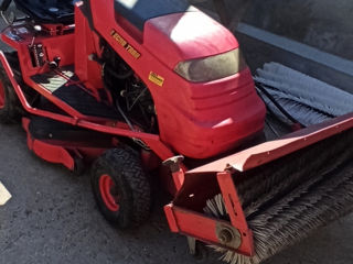 tractor de cosit iarba cu matura foto 2