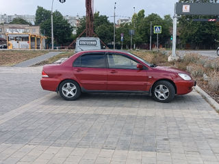 Mitsubishi Lancer foto 4