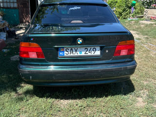 BMW 5 Series foto 4